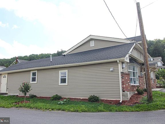 2nd image of 419 Chestnut St
