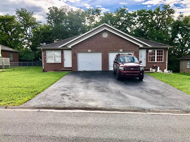 752 Cobbler Ln W — Photo 1