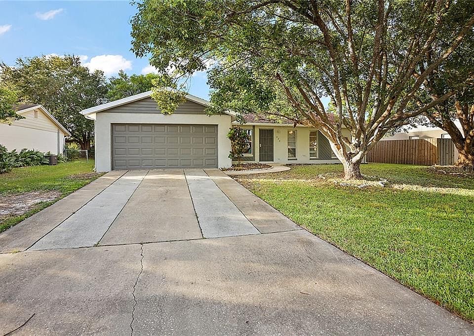 1st image of 229 E Cedarwood Cir