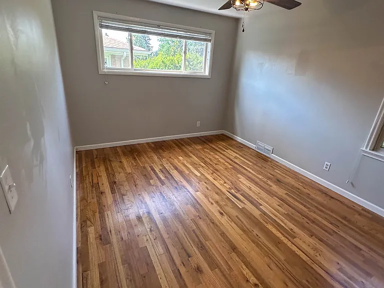 Upstairs bedroom 2
