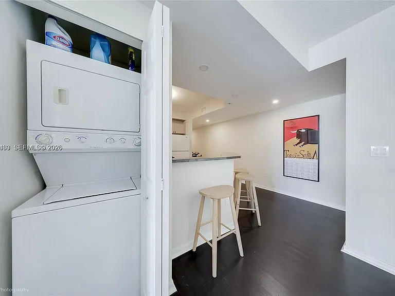 115 SW 11th St #505 — Photo 6