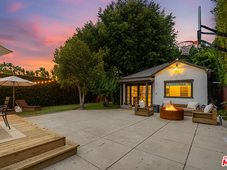 6537 Moore Dr — Photo 37