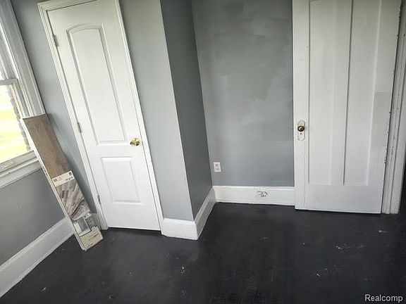 5th image of 2517 Taylor St