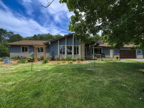 W304S3236 Brookhill ROAD, Waukesha, WI 53189