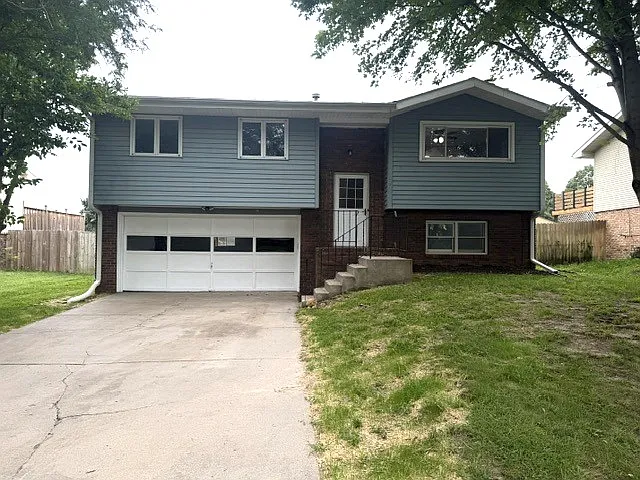 3 bed, 1378 sqft, $2,000 — Photo 1