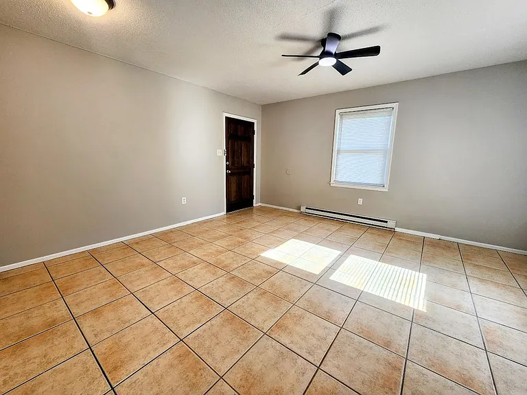 2103 S Main St — Photo 2