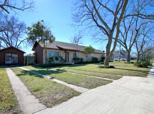 901 E Central Ave, Nixon, TX 78140