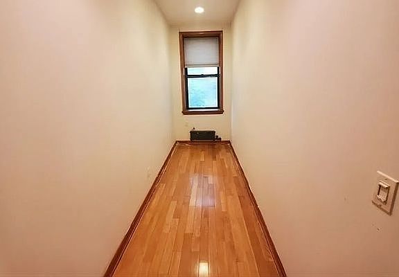 3rd image of 339 W 71st St APT 5