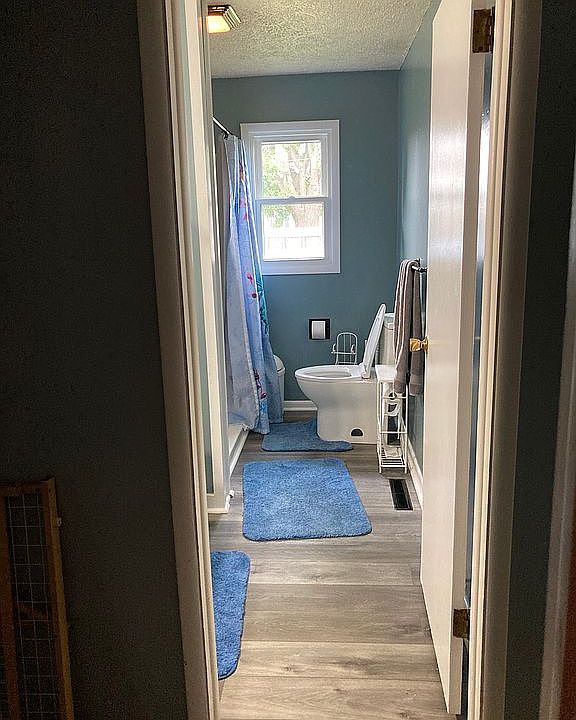 2nd image of 440 W Sumner Ave