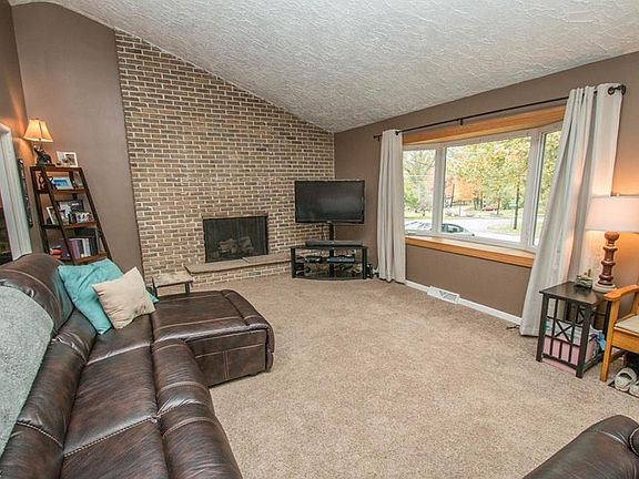 3rd image of 3131 Englewood Dr