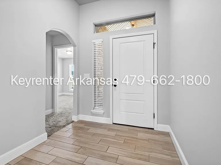 761 Melrose Pl — Photo 5