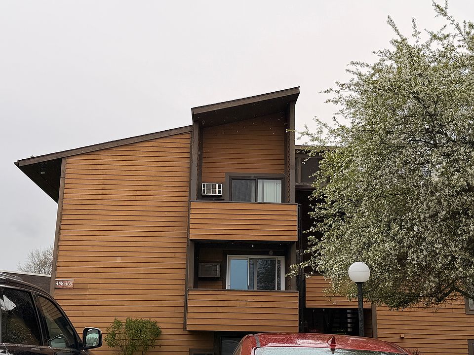 Top level unit. Enjoy the view in neighborhood.