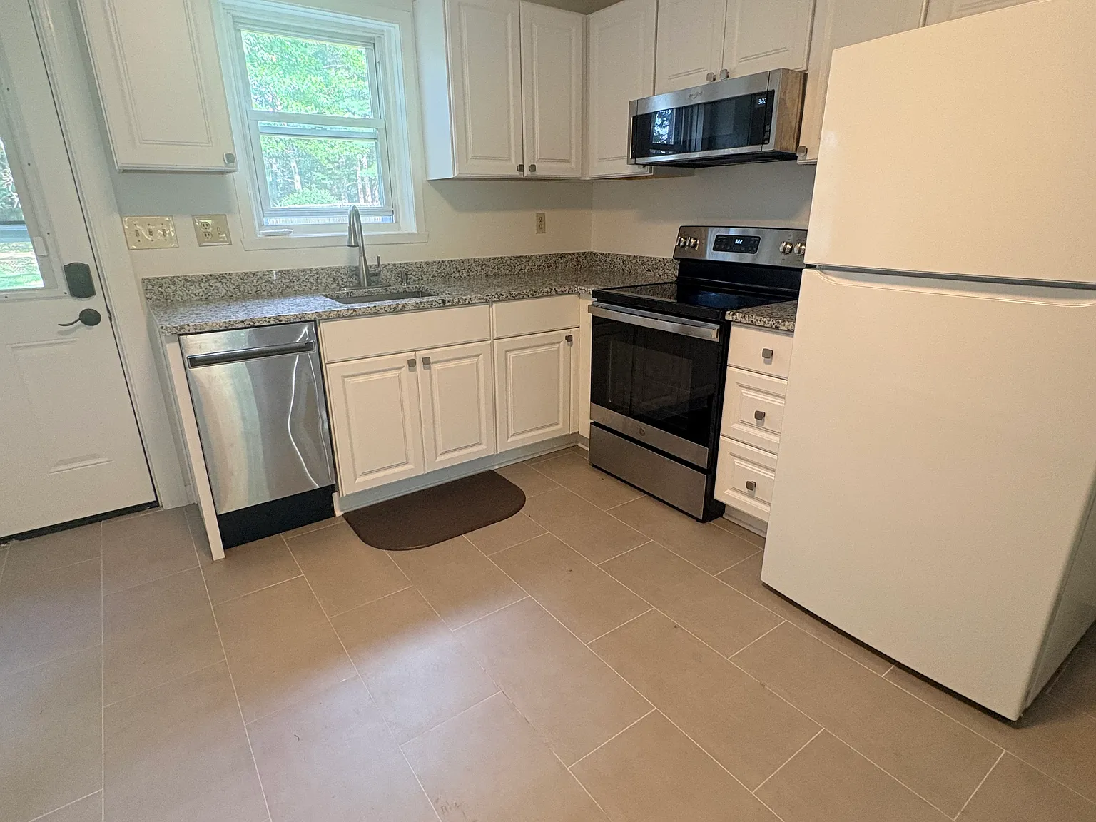 2 bed, 900 sqft, $2,800 — Photo 2