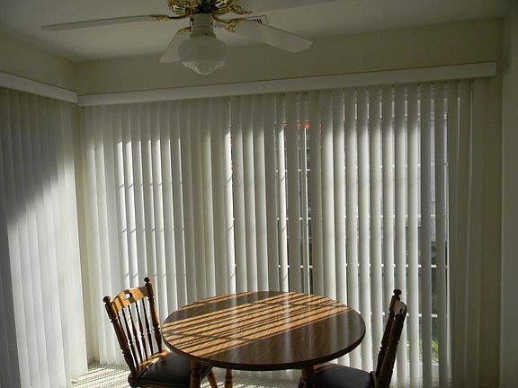 4th image of 3641 Colonial Dr