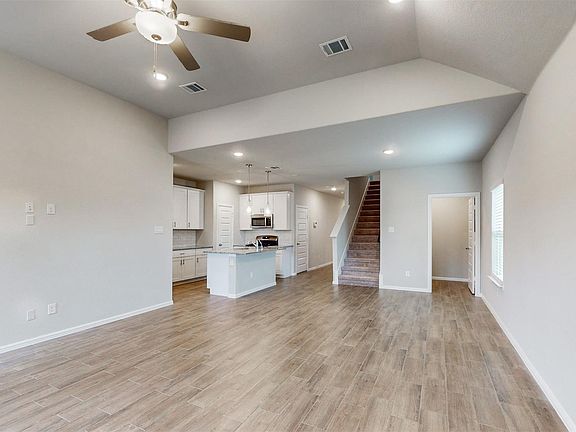 2nd image of 405 Delmar Dr