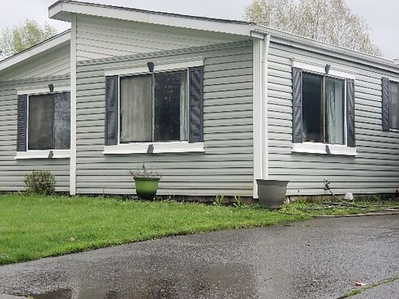 Driveway w/2 car carport