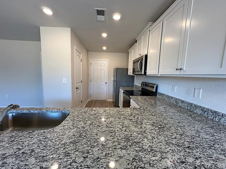 3043 Crescent Lake Ln — Photo 2