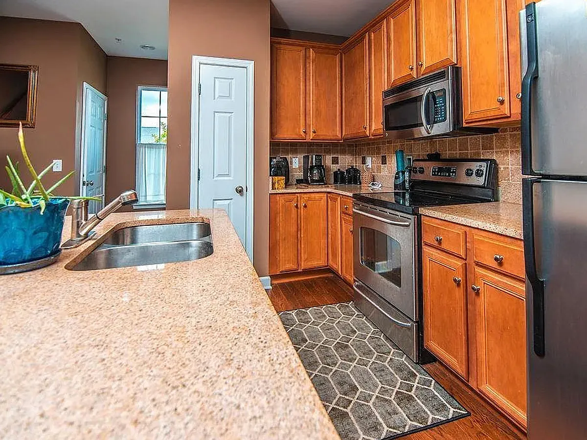 2 bed, 2.5 bath, 1776 sqft, $1,650 — Photo 4