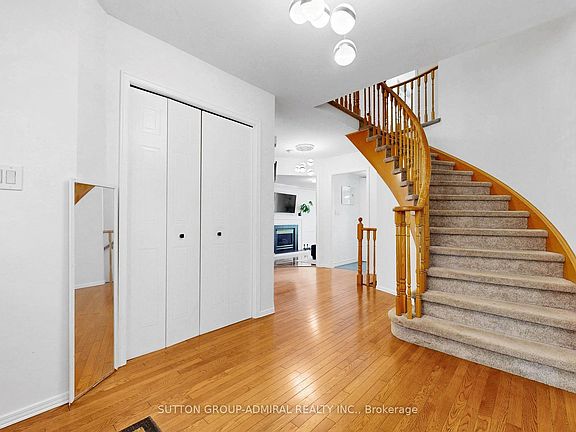 4th image of 879 Peggoty Cir