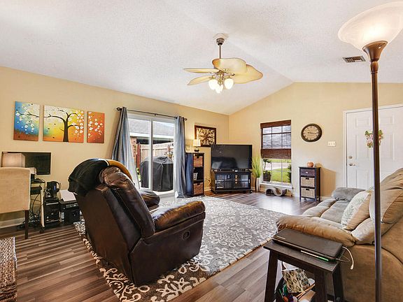 4th image of 211 Caledonia Dr