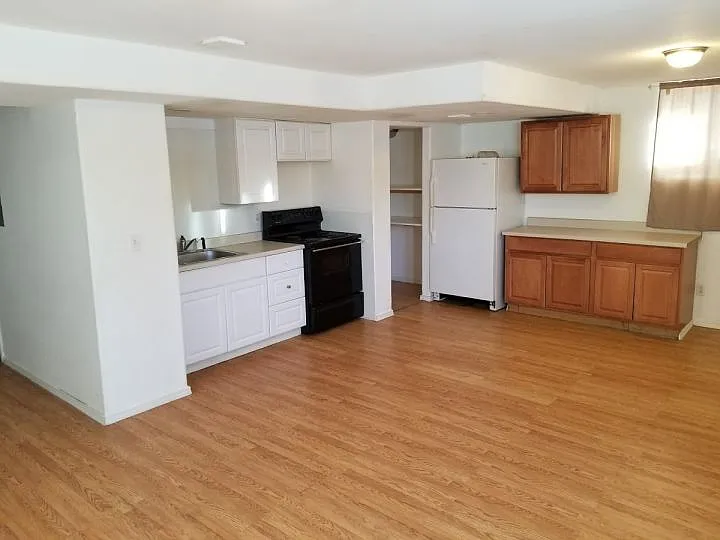 2 bed, 1.0 bath, 960 sqft, $945 — Photo 2