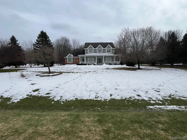 5112 Ridge Trl S, Clarkston, MI 48348