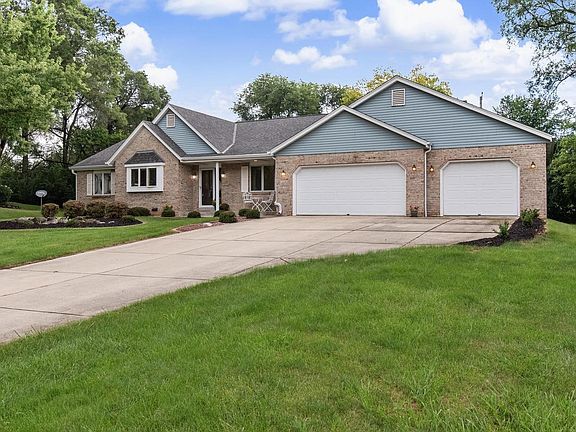 3rd image of 210 Riveredge COURT