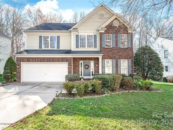 8823 Deerland Ct, Huntersville, NC 28078