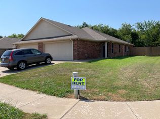 311 Robin St, Crowley, TX 76036