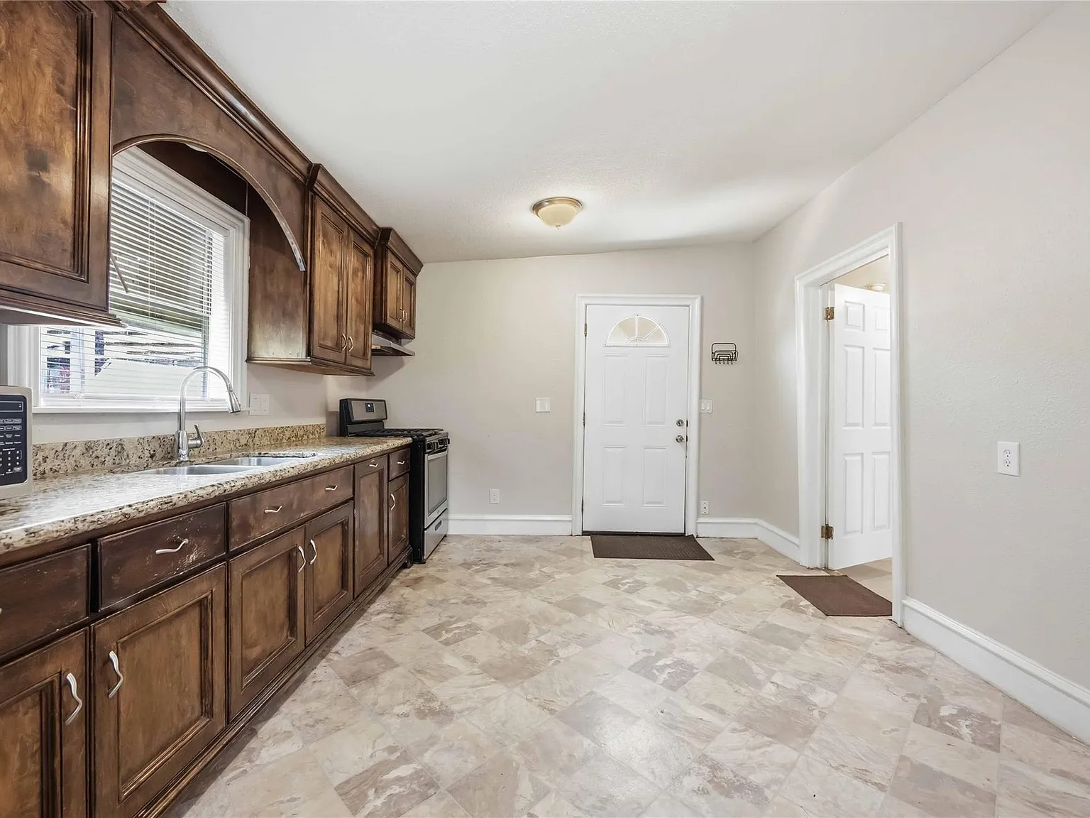 1 bed, 1.0 bath, 1120 sqft, $1,500 — Photo 4