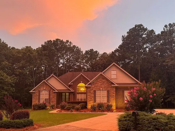 221 English Ln, Rainbow City, AL 35906
