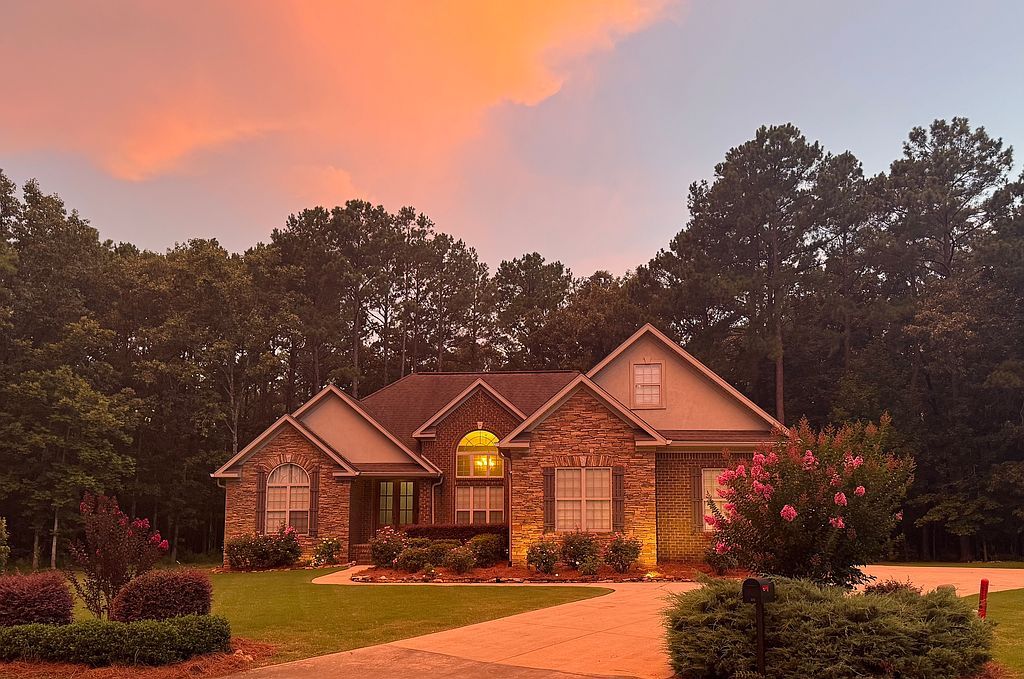 221 English Ln - Property Image