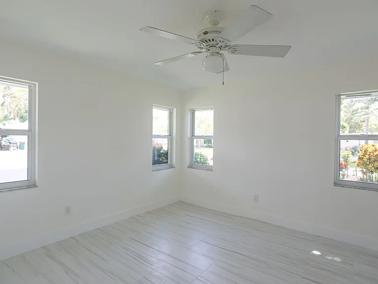 225 Georgetown Blvd — Photo 31