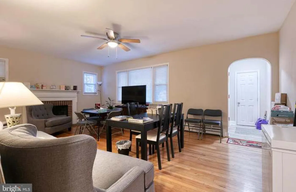 3 bed, $1,900 — Photo 1