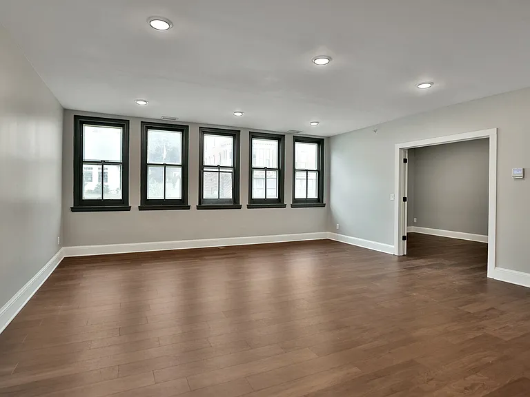 107 Chestnut St E #203 — Photo 3