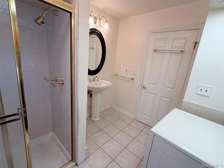 216 Maple Ave — Photo 11