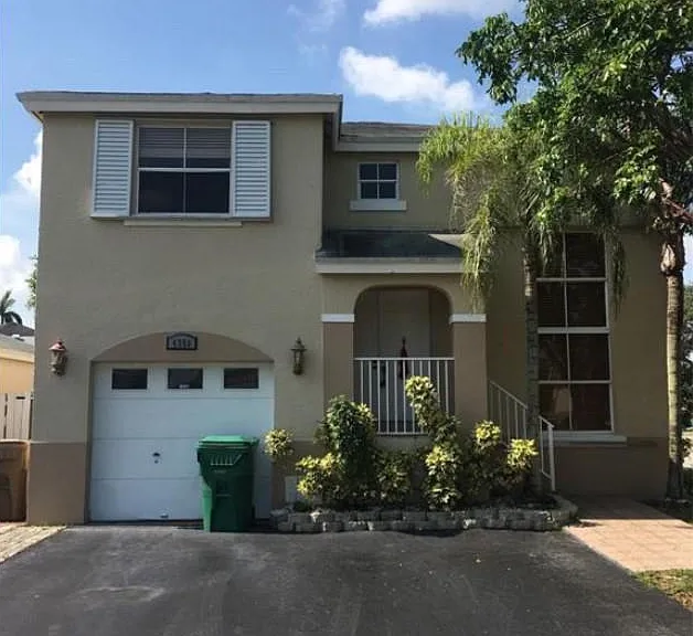 4350 SW 72nd Ter — Photo 1