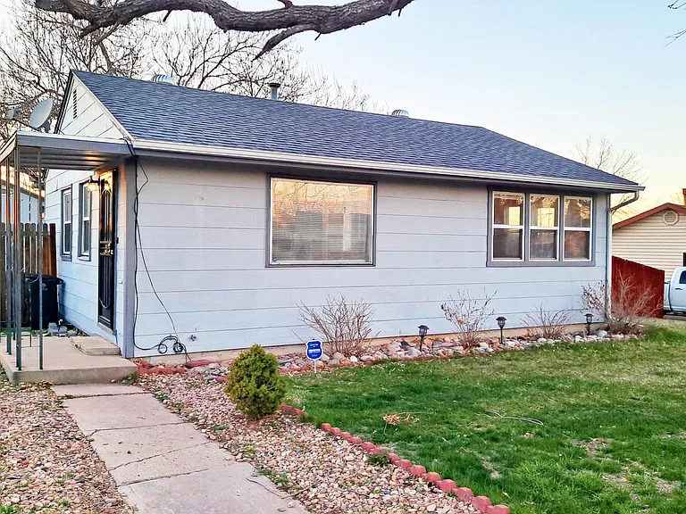 1575 S Quieto Ct — Photo 2