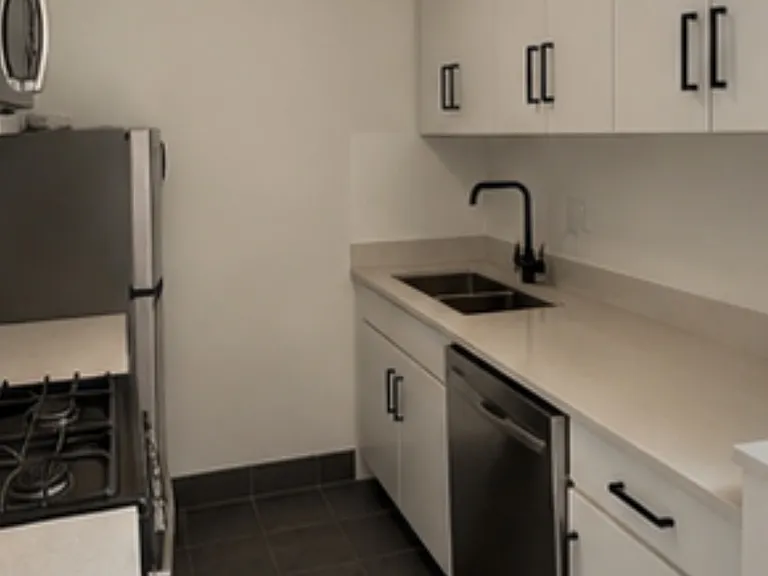 250 S End Ave #12F — Photo 3