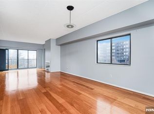 390 Gorge Rd APT 402, Cliffside Park, NJ 07010