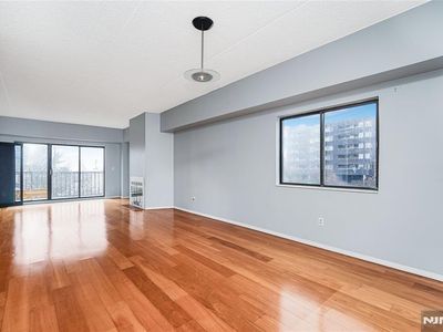 390 Gorge Rd APT 402, Cliffside Park, NJ, 07010