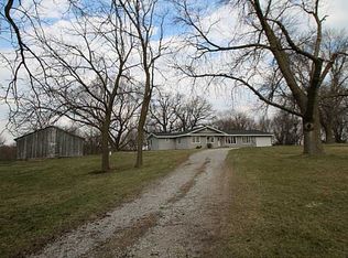 3018 N Center Point Rd, Cedar Rapids, IA 52411