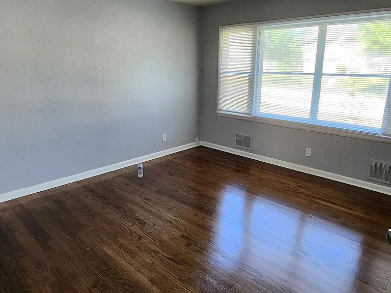 7815 W Villard Ave — Photo 10