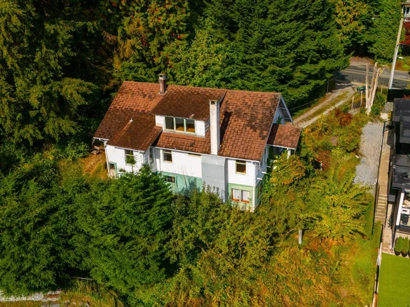 1195 Dempsey Rd, North Vancouver, BC V7K 1S4