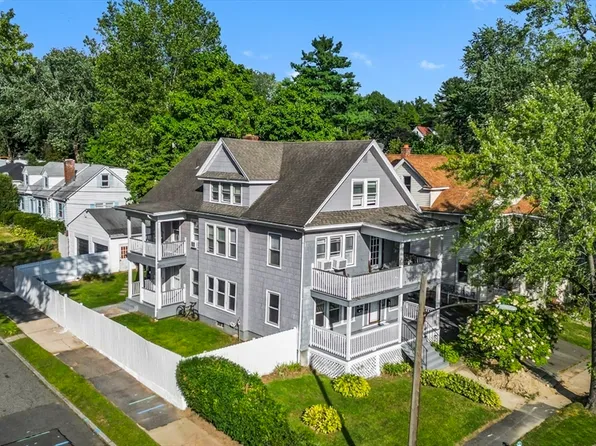57 Narragansett St, Springfield, MA 01107