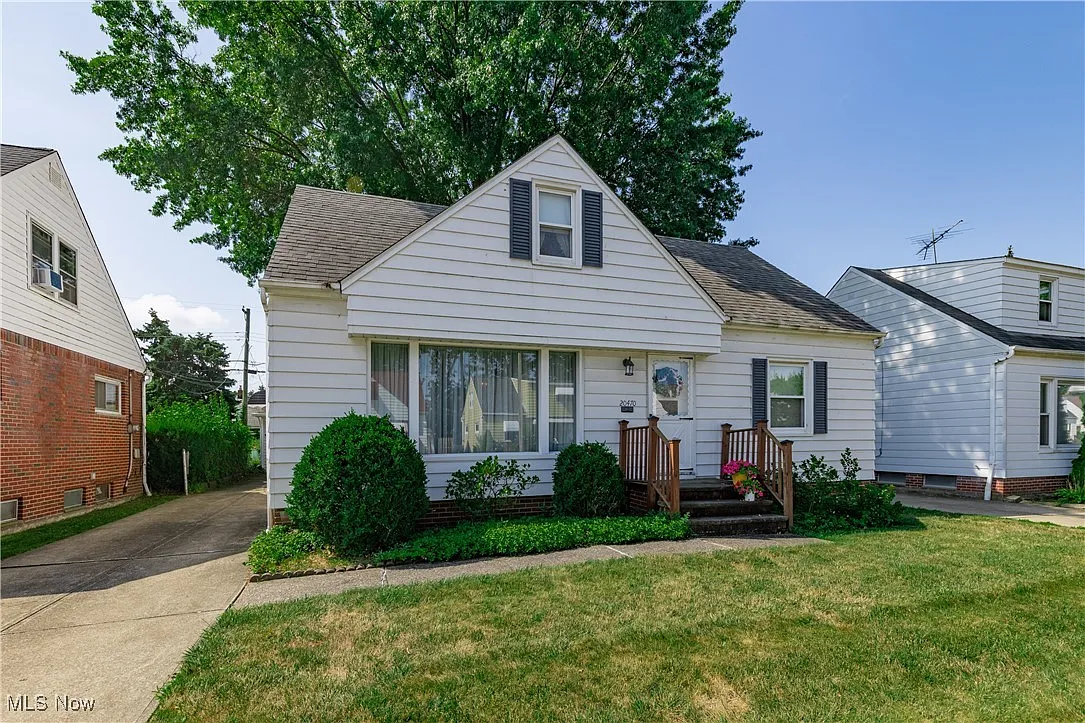 20470 Trebec Ave photo 1