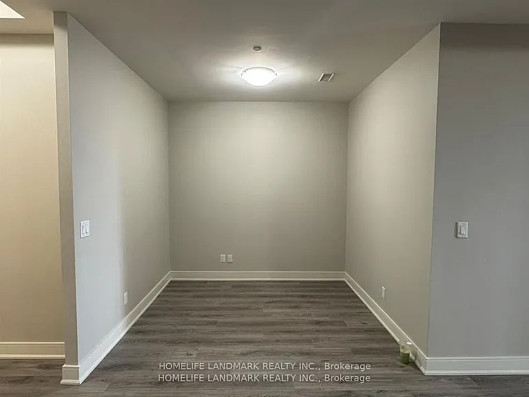 150 Main St W #707 — Photo 6