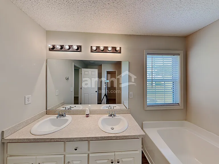 1759 Maxey Ln — Photo 12