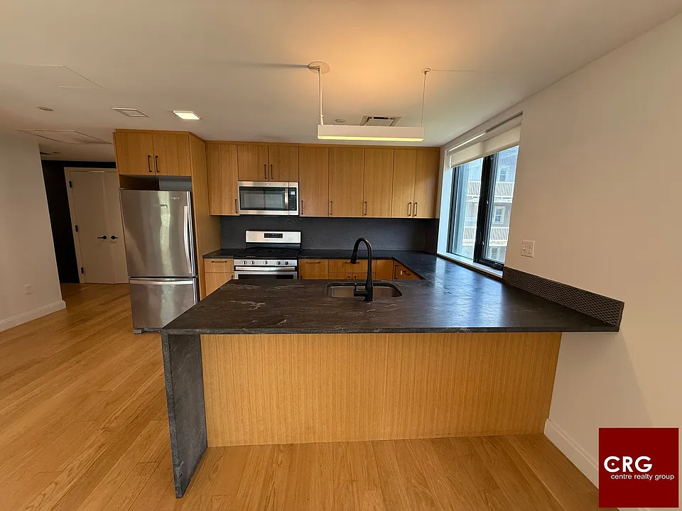 83-84 Gardner St #201L