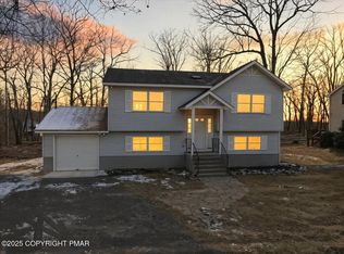 1397 Bear Dr, Bushkill, PA 18324